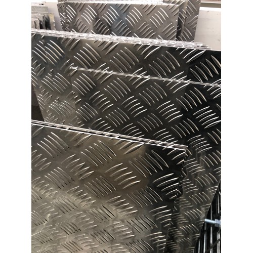 Лист алюминиевый рифленый ДИАМАНТ АМг2Н2Р 1,5х1500х3000